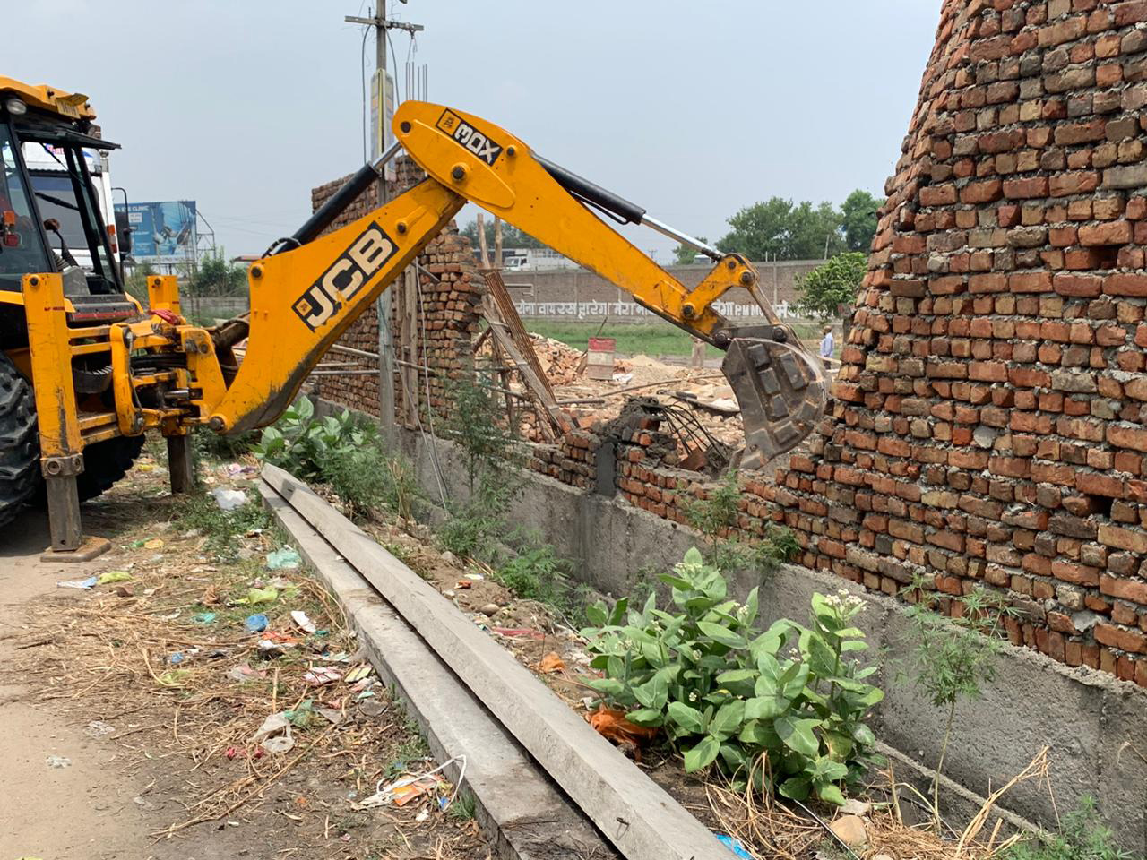 DM Samba conducts anti-encroachment drive at Bari Brahmana