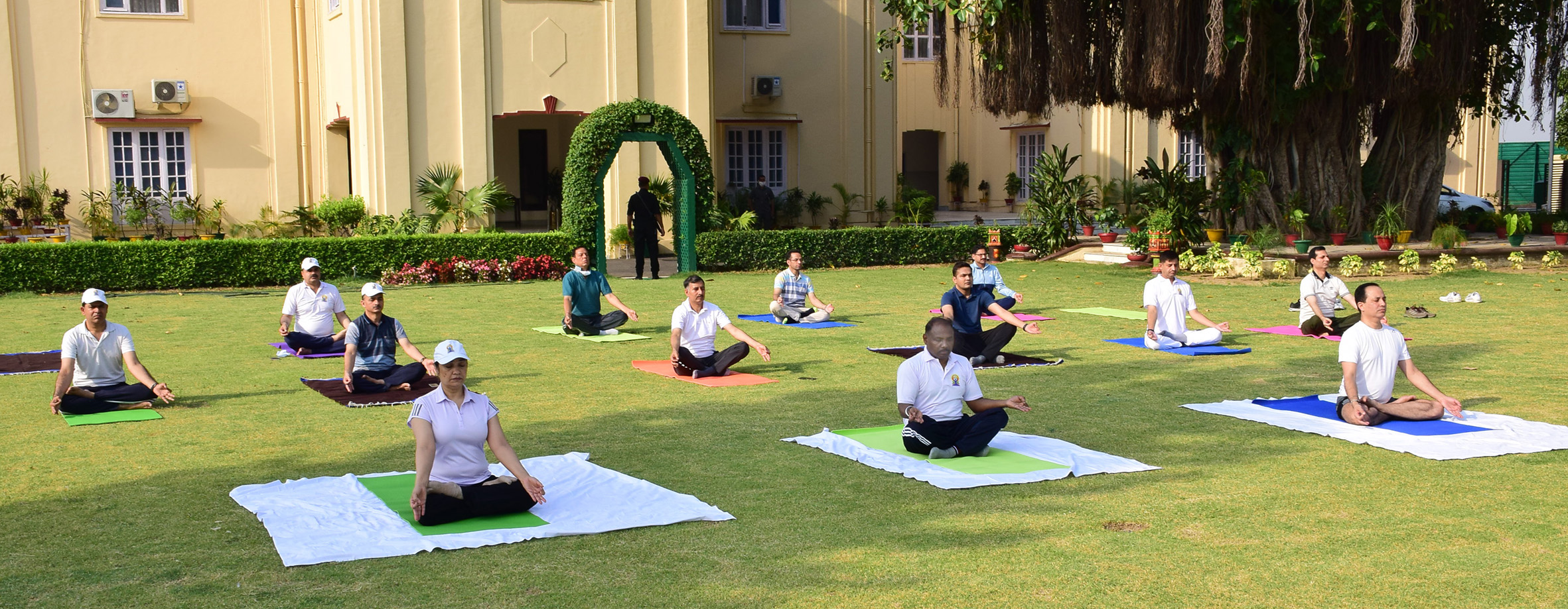 raj-bhavan-observes-international-day-of-yoga-himalayanmail