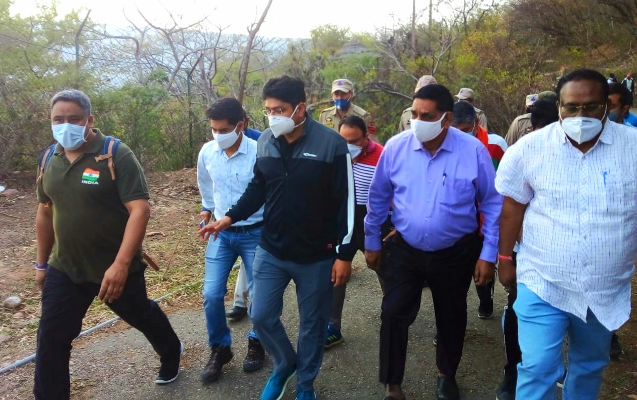 Div Com directs to develop Manda walking track under Smart City Project