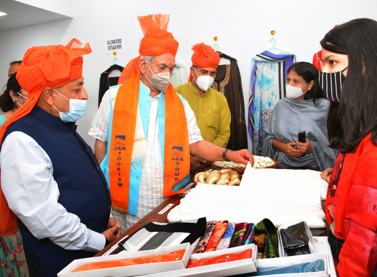 Union Minister Dr Jitendra Singh inaugurates ‘Jammu Haat’, hub of export promotion at Jammu