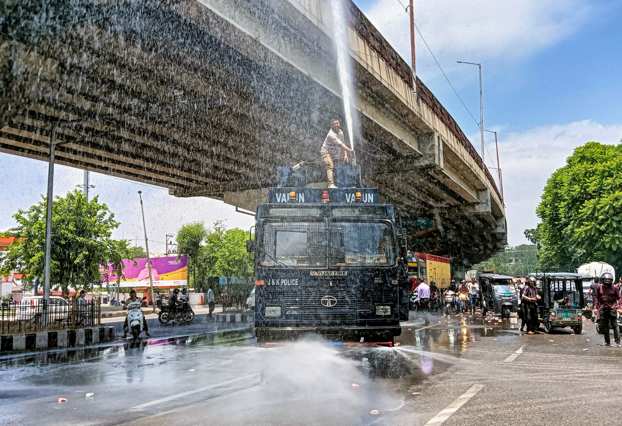 Jammu summer heat: Use of animals to draw vehicles, carry load restricted during afternoons.