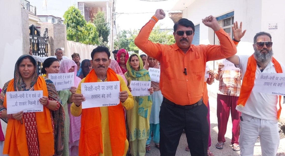 Jammu and Kashmir unit Of Shiv Sena held a strong demonstration against the increasing power cuts and decreasing water supply.
