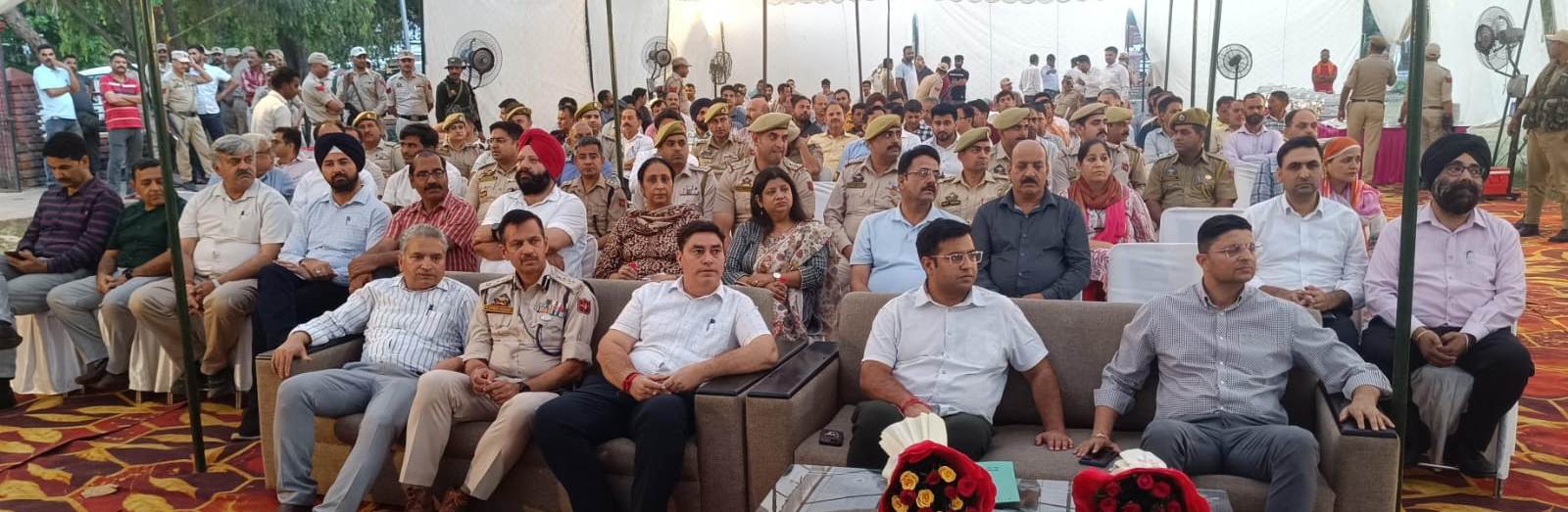 DEO Samba holds De-briefing Session with Officers on Friday.