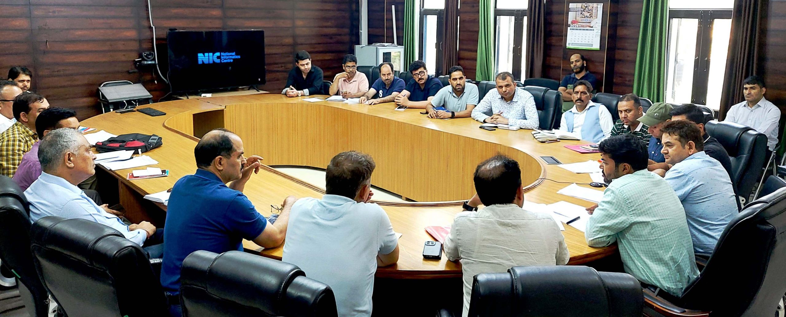 DDC reviews launch of Sampoorna Abhiyan in Kishtwar district.