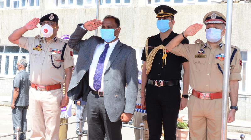 Lt Governor arrives at Civil Secretariat Srinagar, interacts with officers