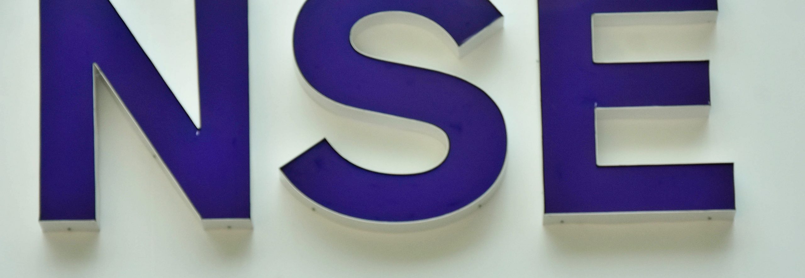 Foreign investors sell Rs 7,769.73 crore in equities last week, experts cite high Indian market valuations